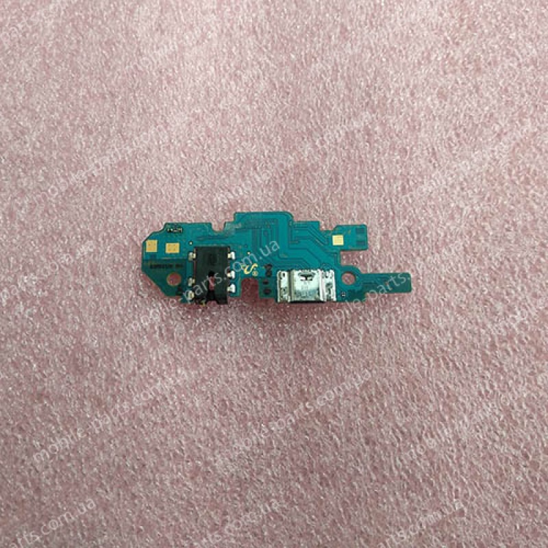 Плата с разъемом зарядки micro USB разъемом наушников и микрофоном для Samsung Galaxy A10 SM-A105 оригинал